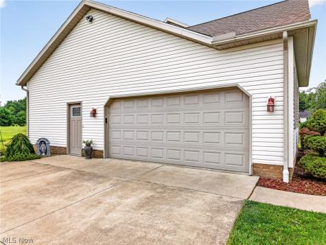 9276 Columbus Road NE Louisville OH 44641