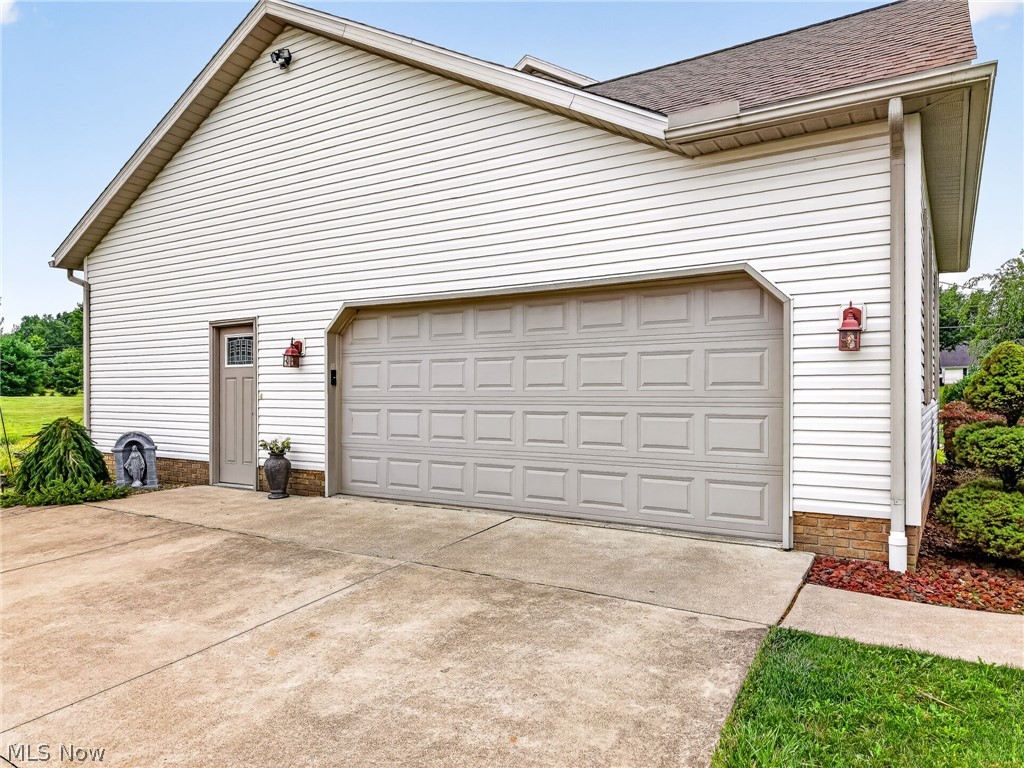 9276 Columbus Road NE Louisville OH 44641