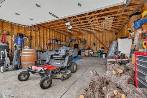 9276 Columbus Road NE Louisville OH 44641