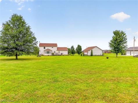 9276 Columbus Road NE Louisville OH 44641