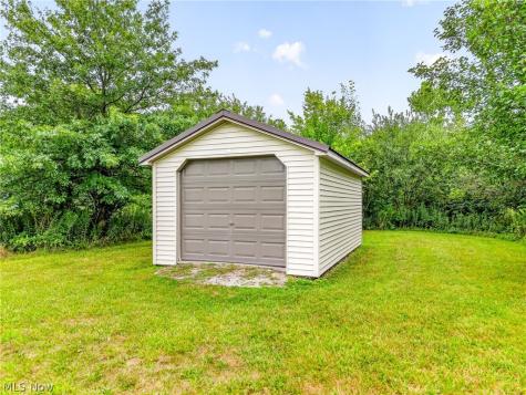 9276 Columbus Road NE Louisville OH 44641