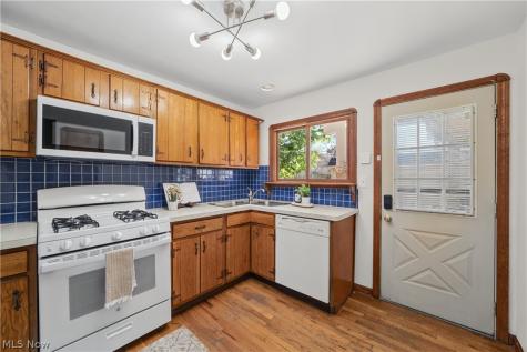 7427 Woodhaven Avenue Brooklyn OH 44144