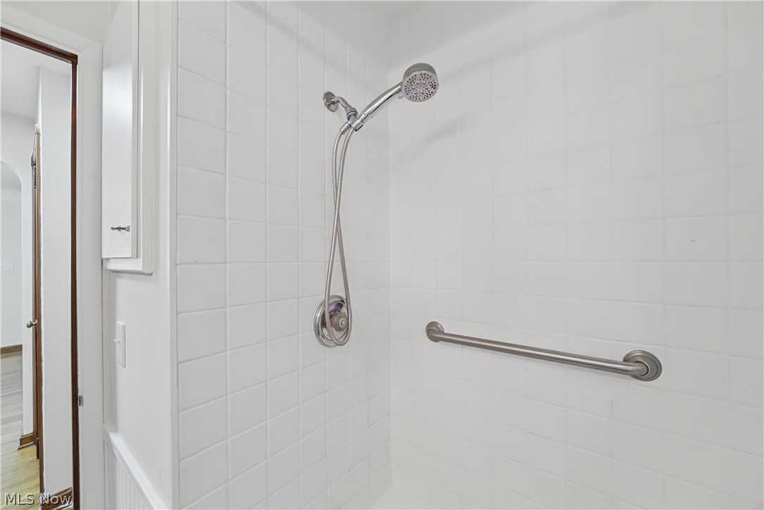 7427 Woodhaven Avenue Brooklyn OH 44144