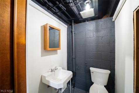 7427 Woodhaven Avenue Brooklyn OH 44144