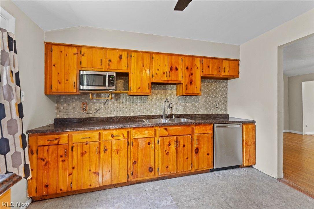 17632 Laurel Avenue Lake Milton OH 44429