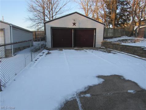 595 Flora Avenue Akron OH 44314