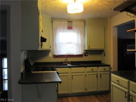 595 Flora Avenue Akron OH 44314