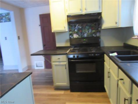 595 Flora Avenue Akron OH 44314