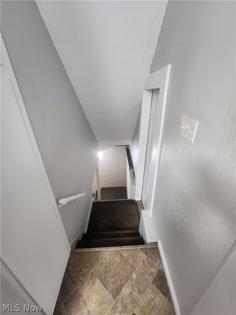 845 Willard Avenue SE Warren OH 44484