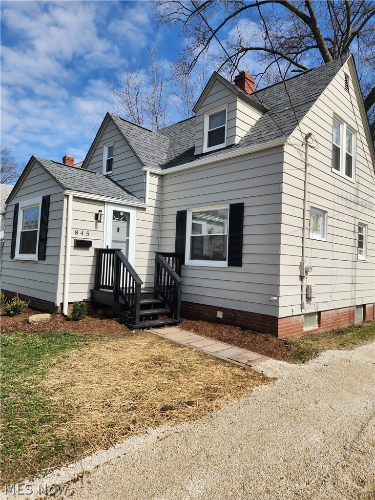 845 Willard Avenue SE Warren OH 44484