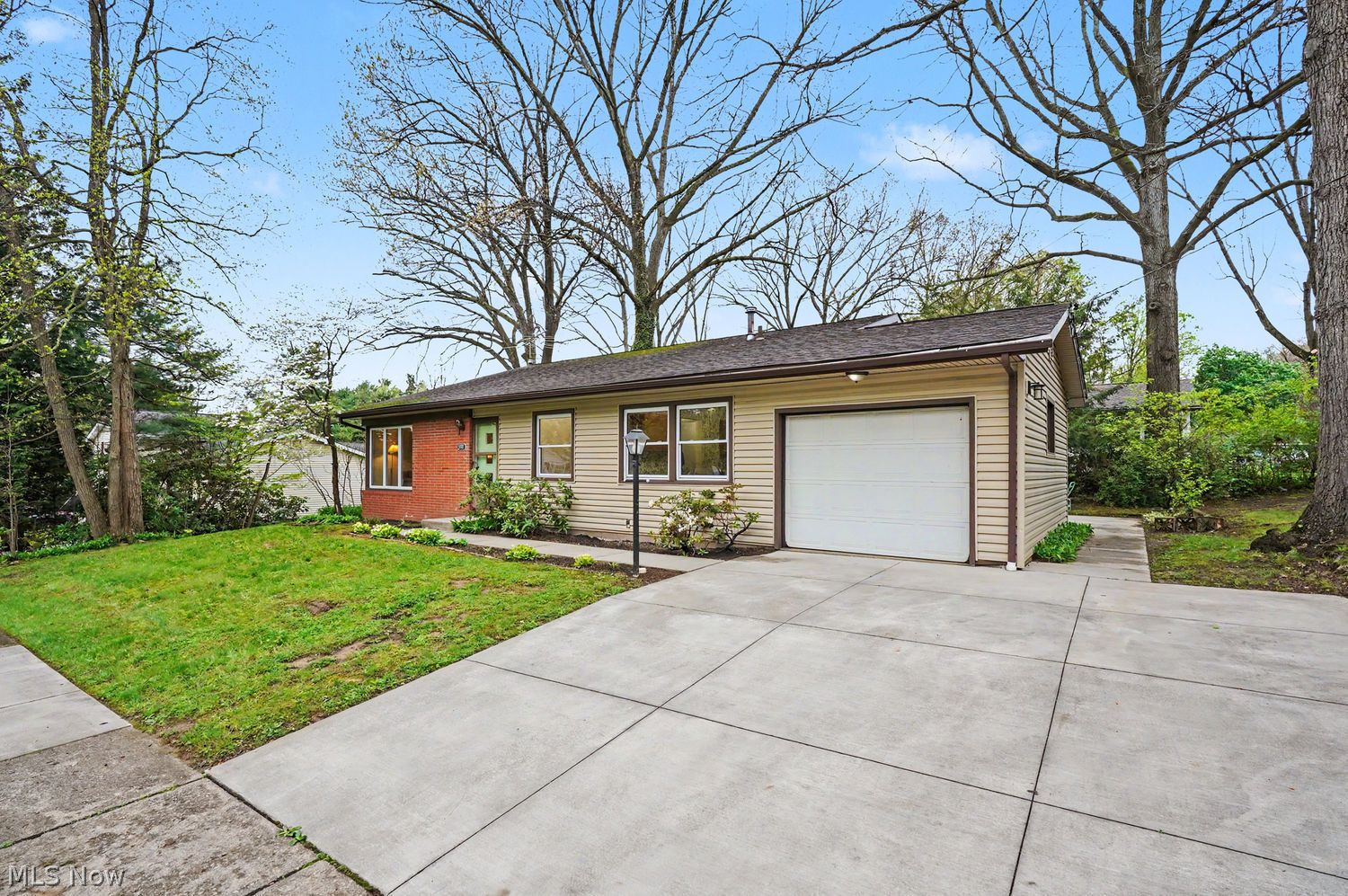 582 Eric Drive Tallmadge OH 44278