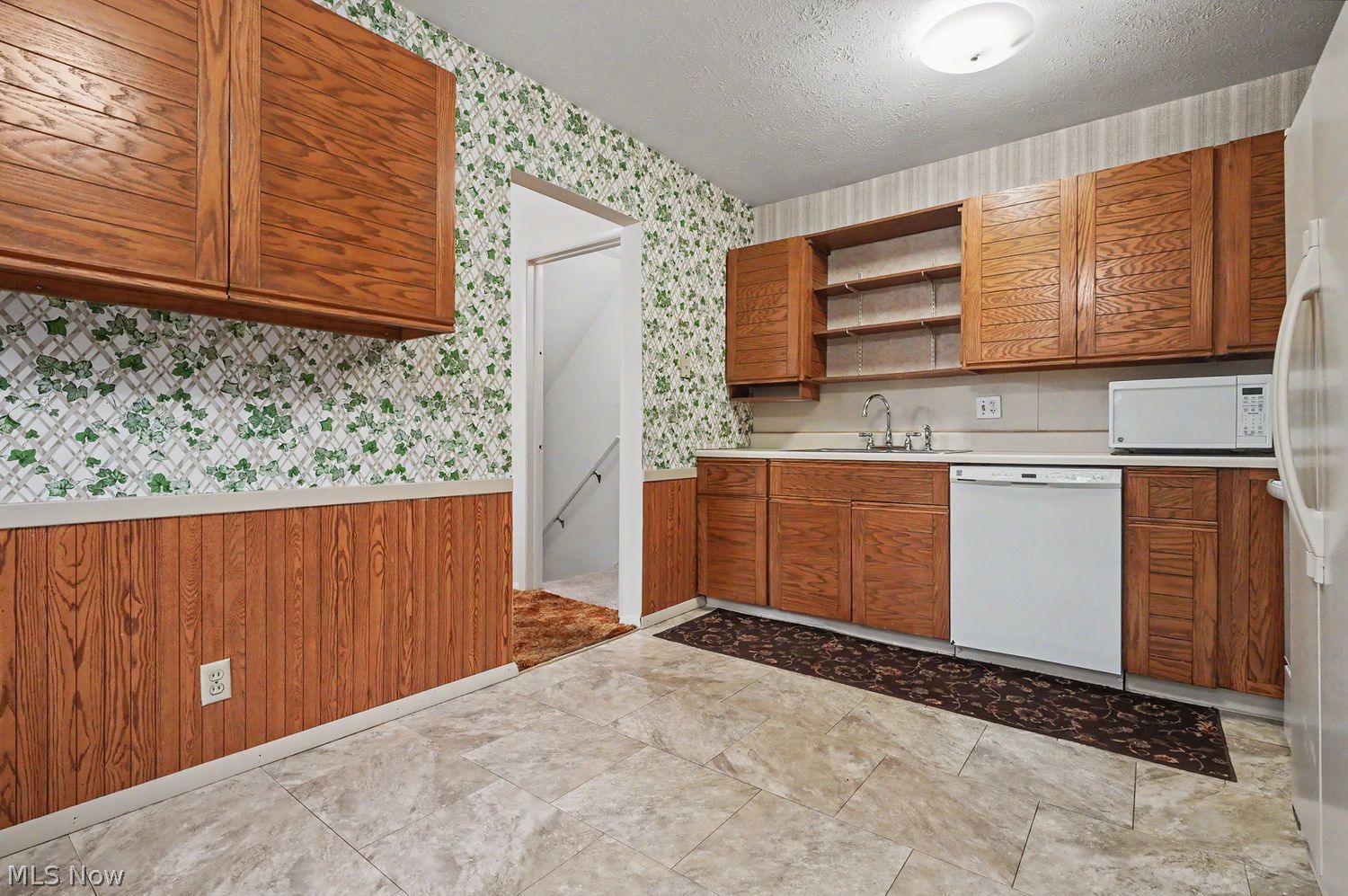 582 Eric Drive Tallmadge OH 44278