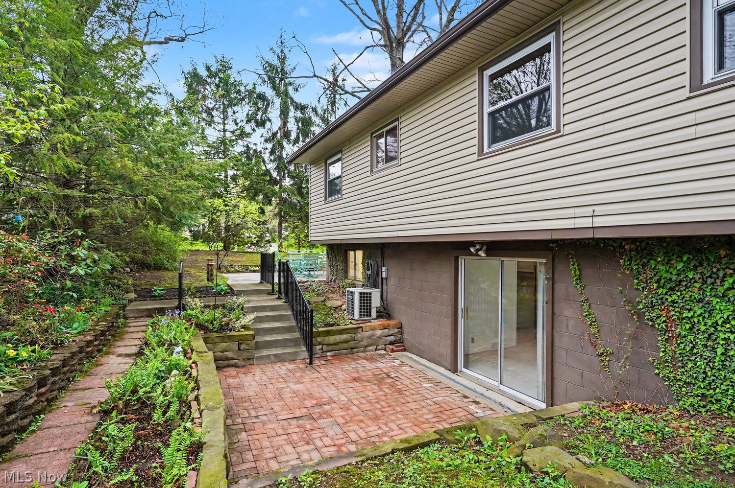 582 Eric Drive Tallmadge OH 44278