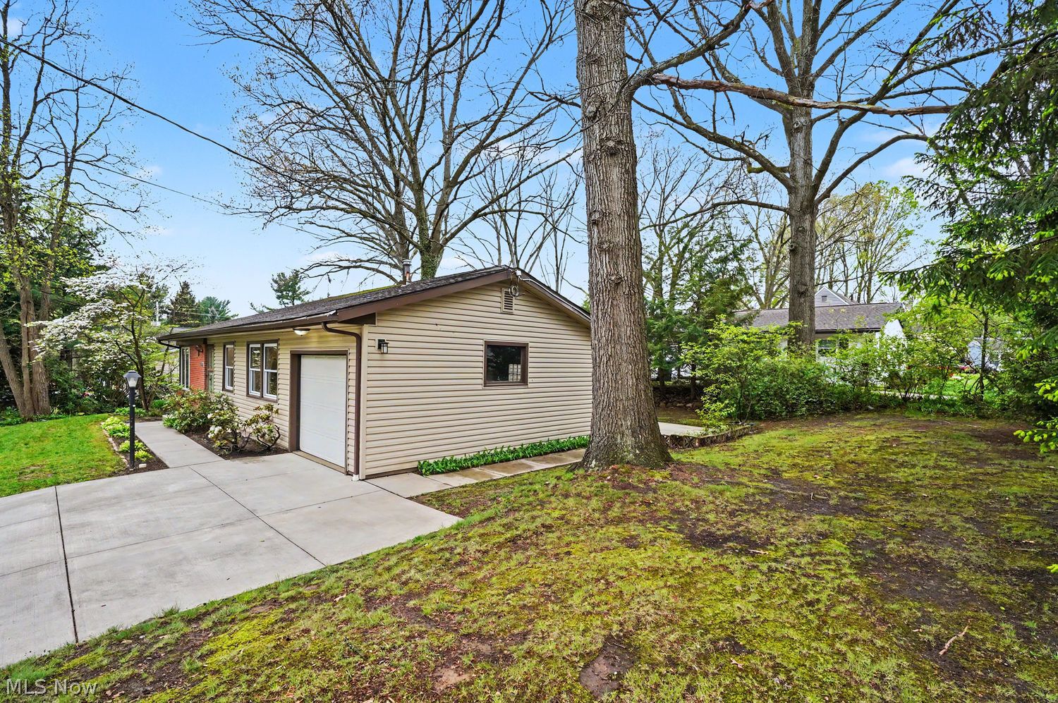 582 Eric Drive Tallmadge OH 44278