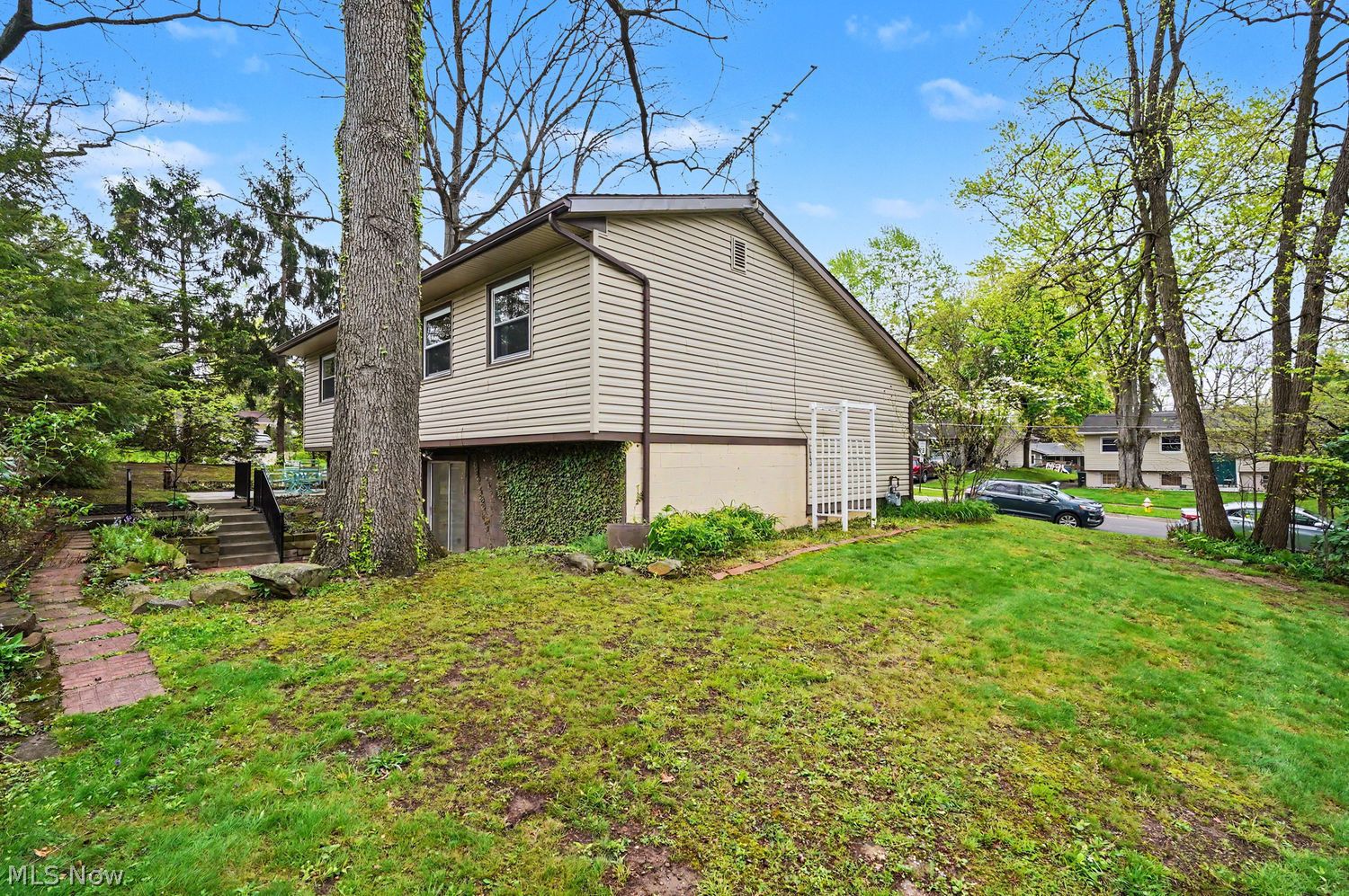 582 Eric Drive Tallmadge OH 44278