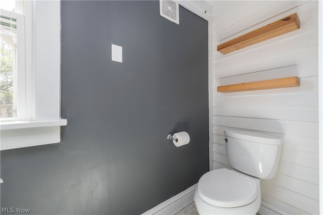 1355 Kenilworth Avenue Lakewood OH 44107