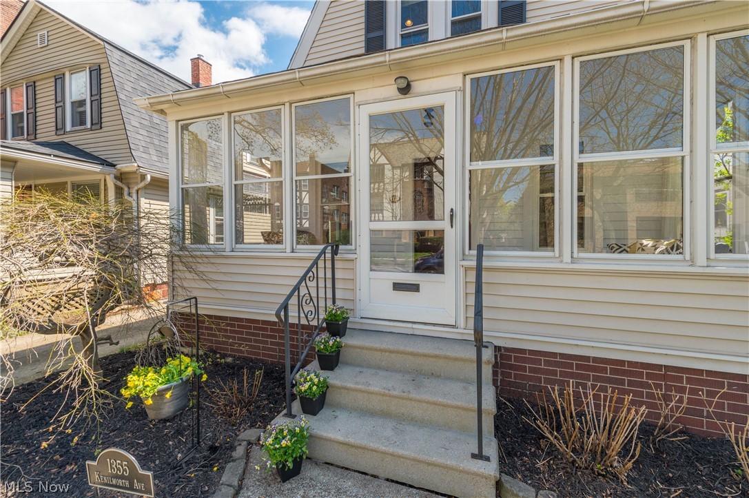 1355 Kenilworth Avenue Lakewood OH 44107