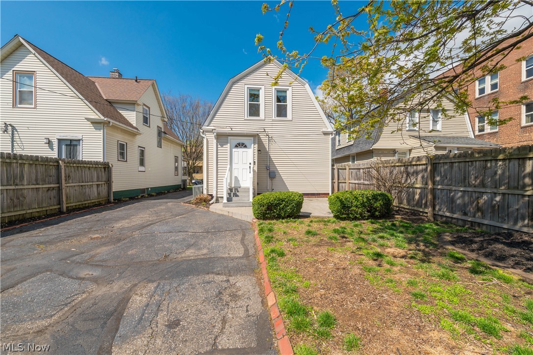 1355 Kenilworth Avenue Lakewood OH 44107