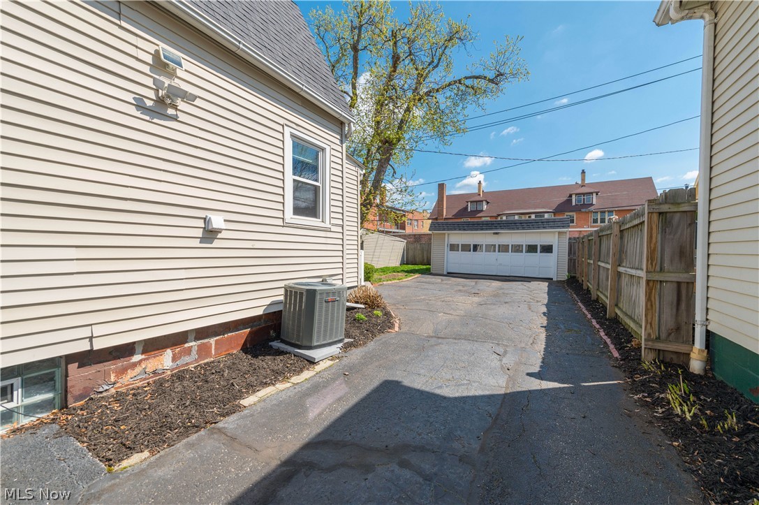 1355 Kenilworth Avenue Lakewood OH 44107