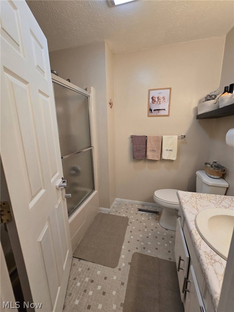 1576 Suzanne Circle Belpre OH 45714