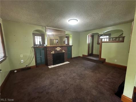 513 W Waterloo Road Akron OH 44314