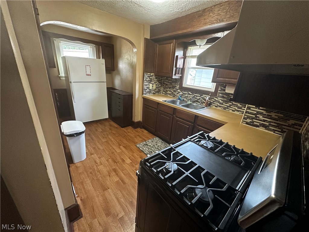 513 W Waterloo Road Akron OH 44314