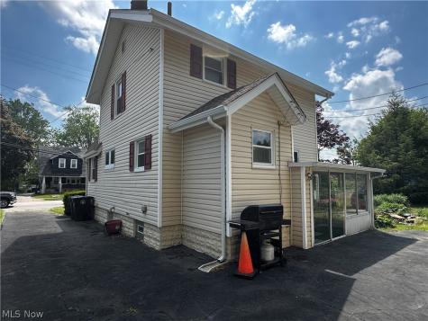 513 W Waterloo Road Akron OH 44314