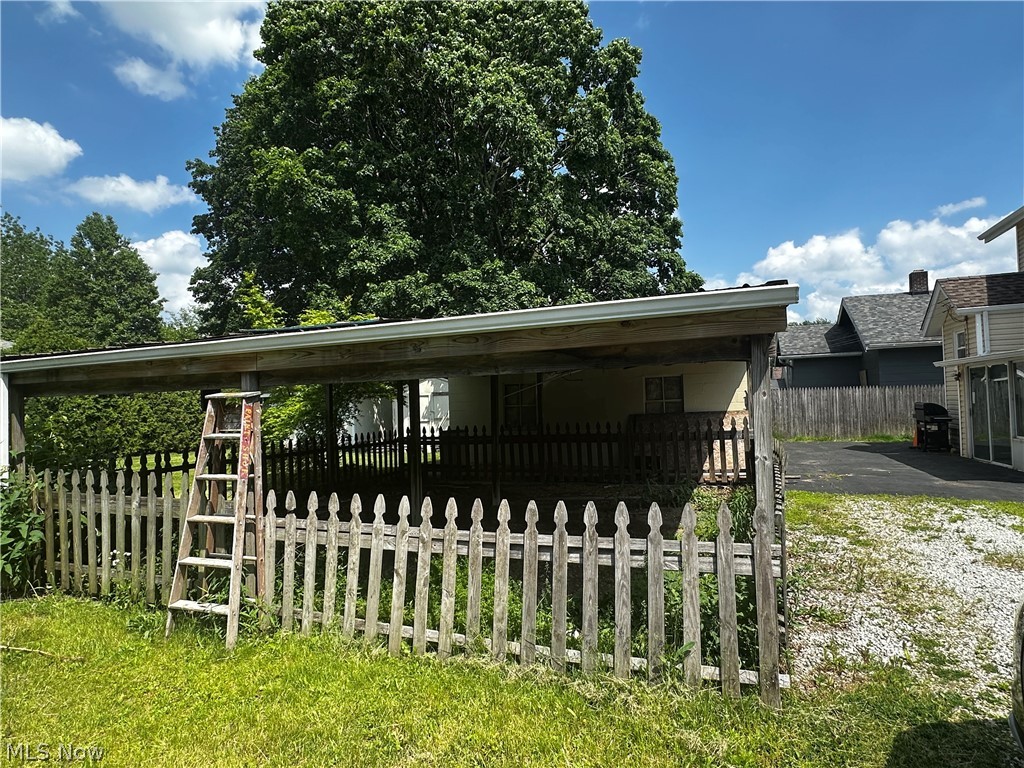 513 W Waterloo Road Akron OH 44314