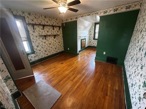 513 W Waterloo Road Akron OH 44314