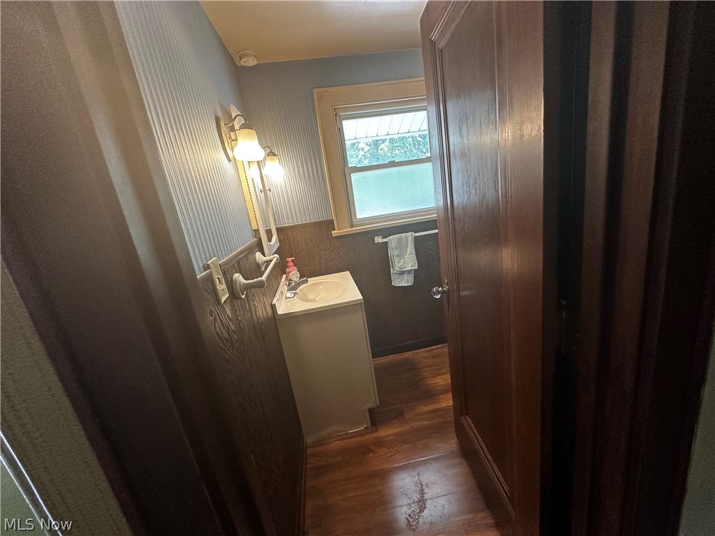 513 W Waterloo Road Akron OH 44314