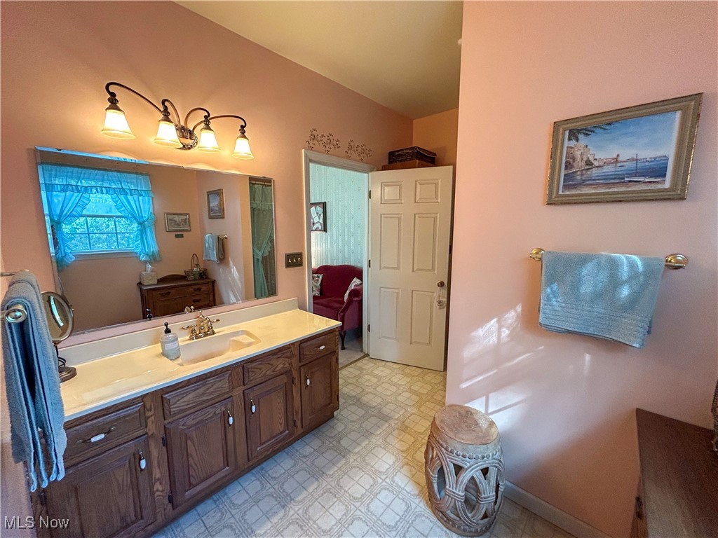 1115 Scoville North Road Vienna OH 44473