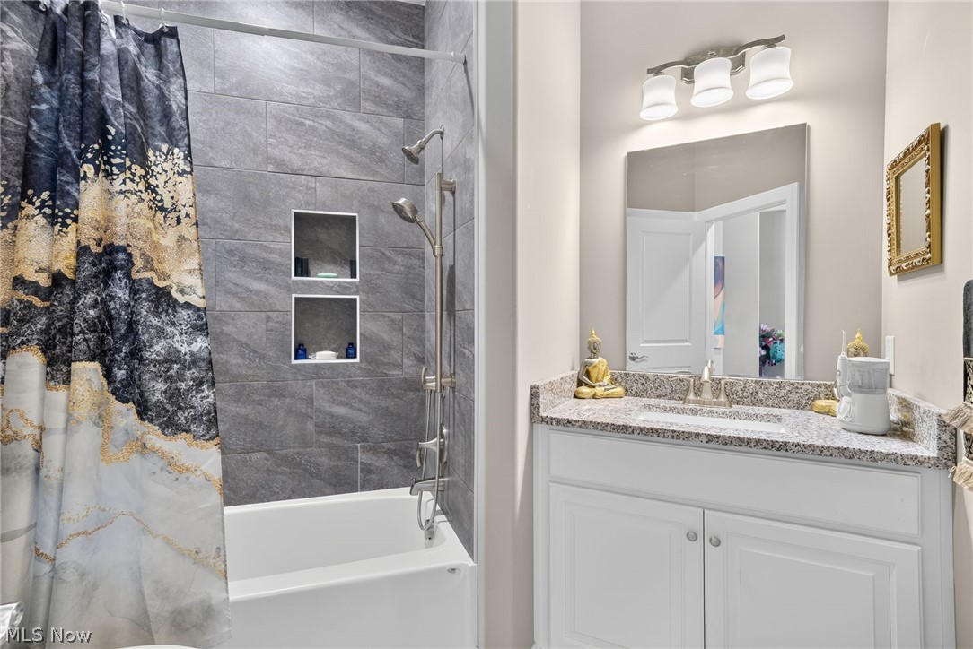2060 Hawthorn Court Green OH 44720