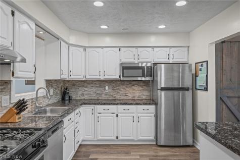 1253 Golden Gate Boulevard Mayfield Heights OH 44124