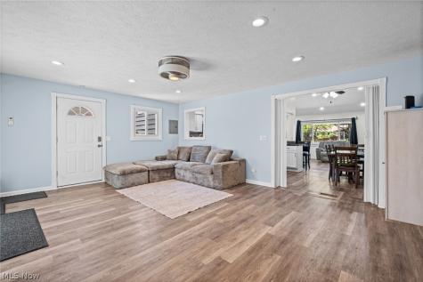1253 Golden Gate Boulevard Mayfield Heights OH 44124