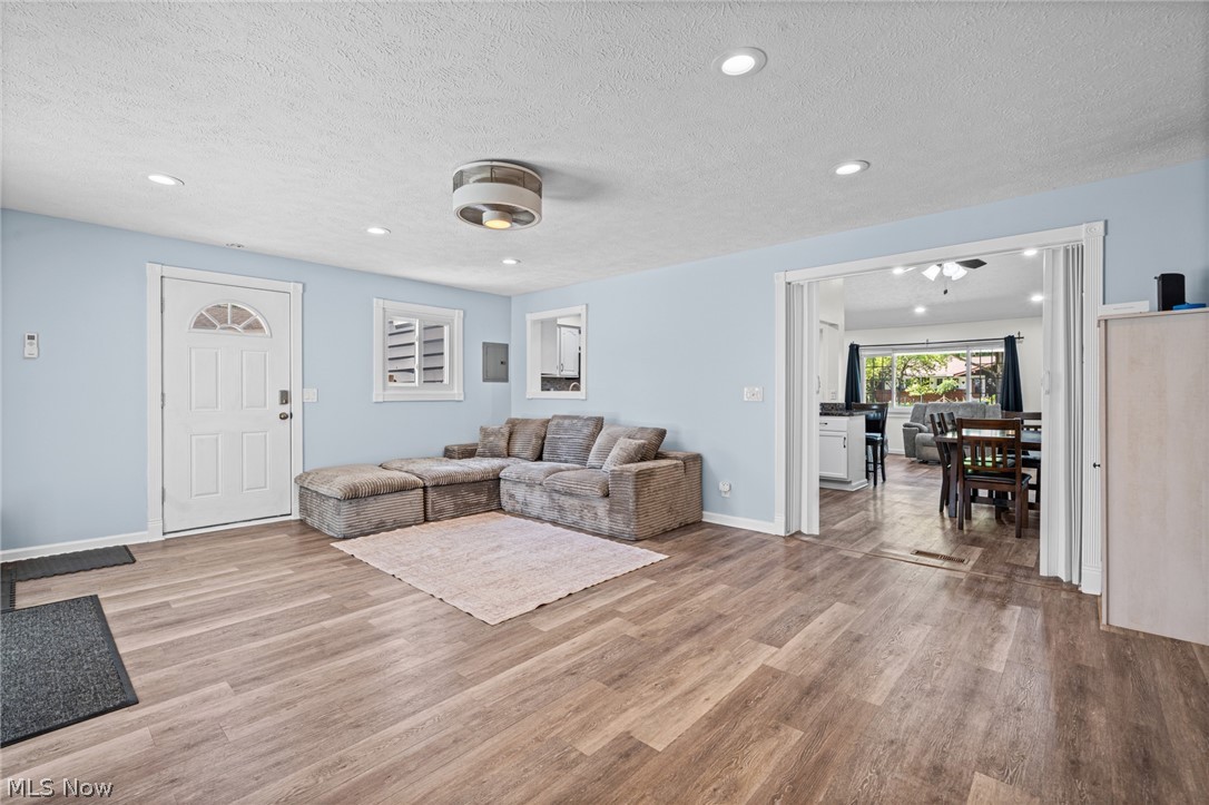 1253 Golden Gate Boulevard Mayfield Heights OH 44124