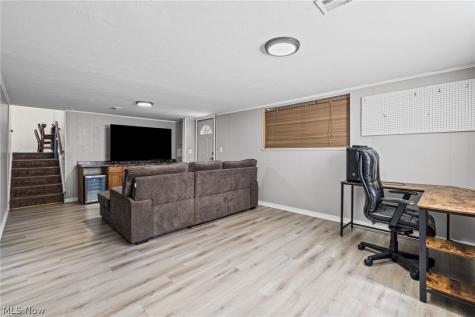 1253 Golden Gate Boulevard Mayfield Heights OH 44124