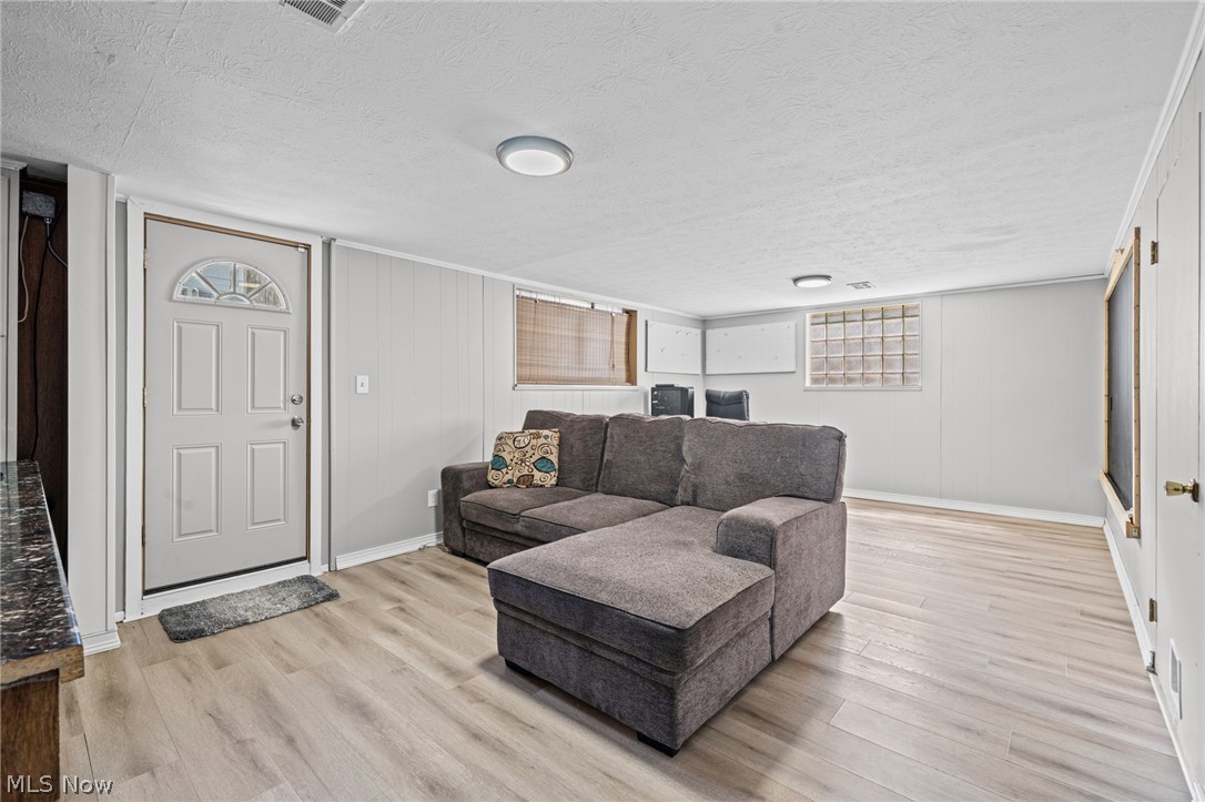 1253 Golden Gate Boulevard Mayfield Heights OH 44124