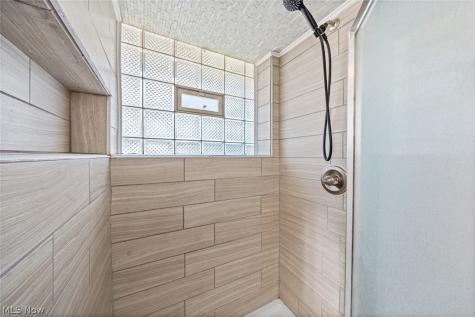 1253 Golden Gate Boulevard Mayfield Heights OH 44124