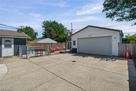 1253 Golden Gate Boulevard Mayfield Heights OH 44124