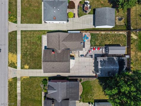 1253 Golden Gate Boulevard Mayfield Heights OH 44124