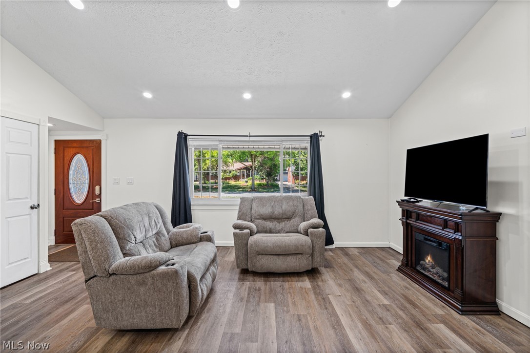 1253 Golden Gate Boulevard Mayfield Heights OH 44124