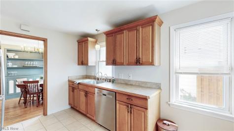 8111 Thornton Drive Parma OH 44129