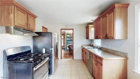 8111 Thornton Drive Parma OH 44129