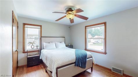8111 Thornton Drive Parma OH 44129