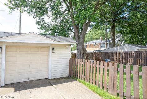8111 Thornton Drive Parma OH 44129