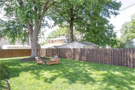 8111 Thornton Drive Parma OH 44129