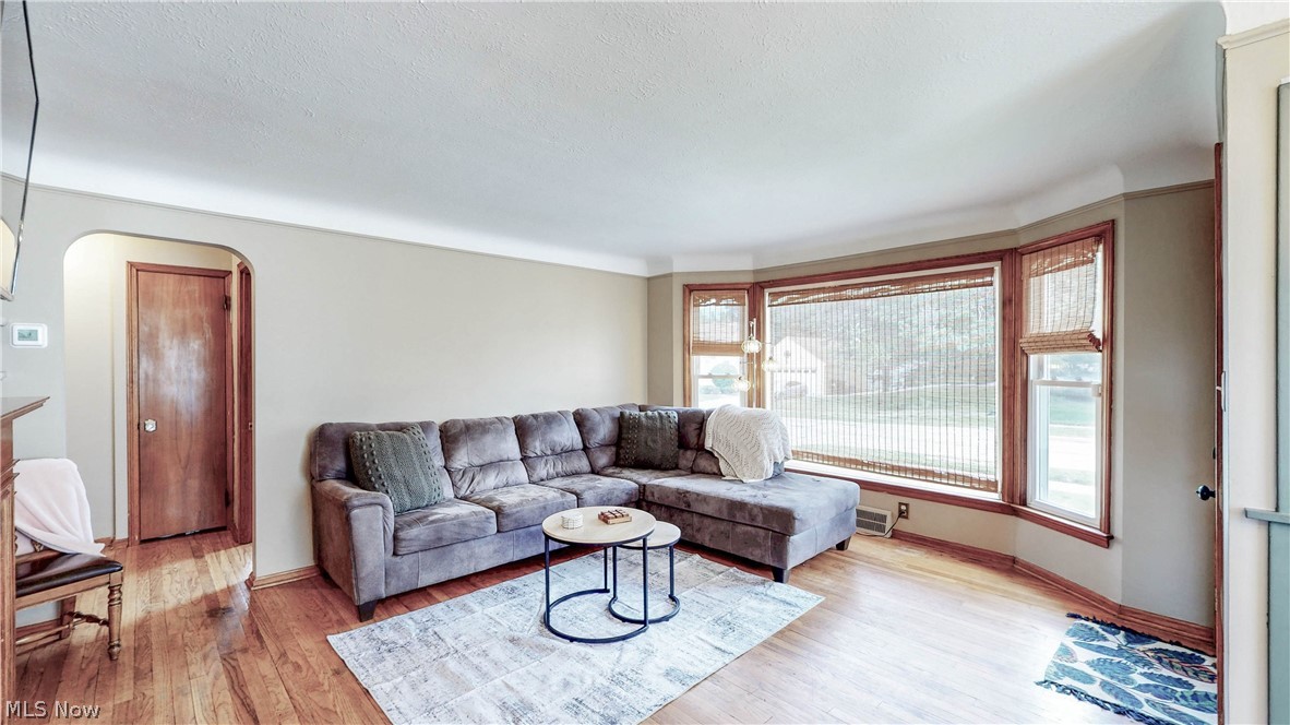 8111 Thornton Drive Parma OH 44129