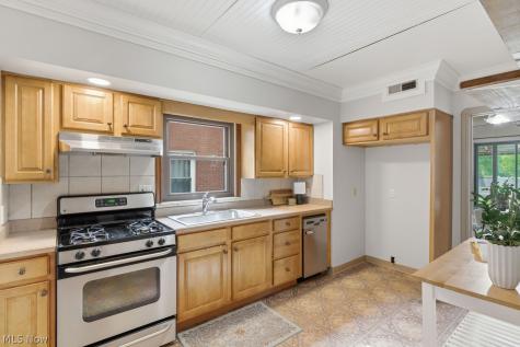 16111 Chatfield Avenue Cleveland OH 44111