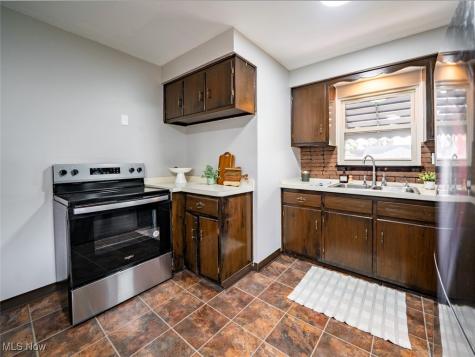 3018 Center Drive Parma OH 44134