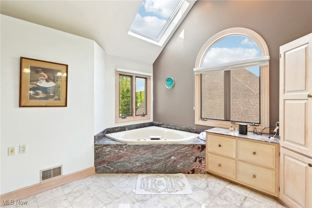 339 Aberdeen Lane Aurora OH 44202